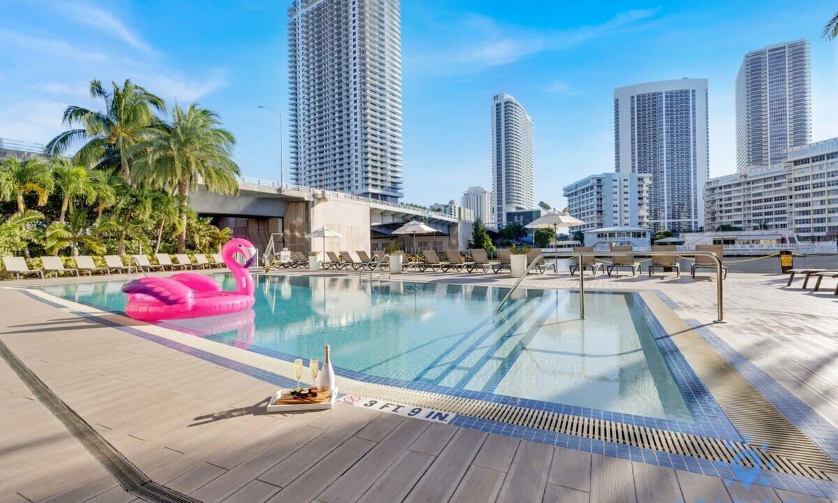 Photo of Outdoor in Hallandale Beach