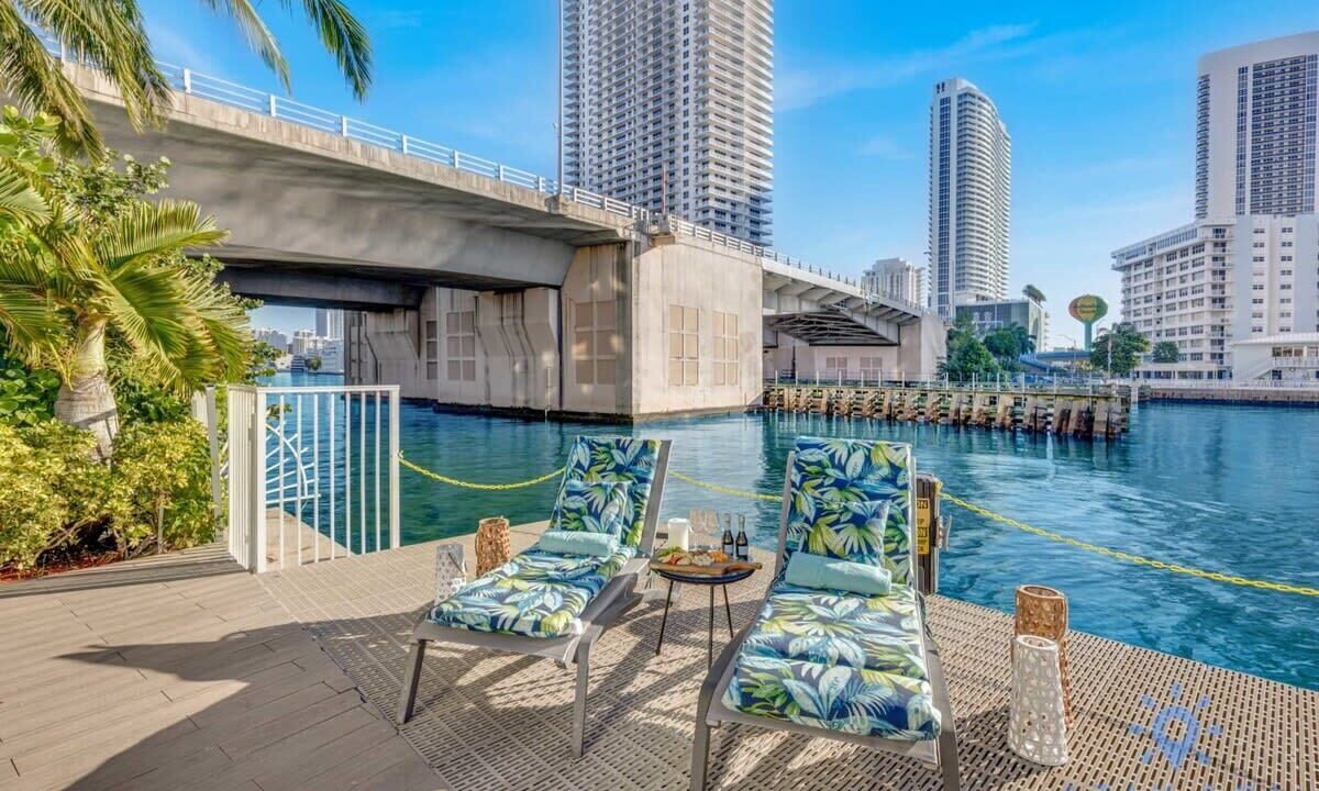 Photo of Outdoor in Hallandale Beach