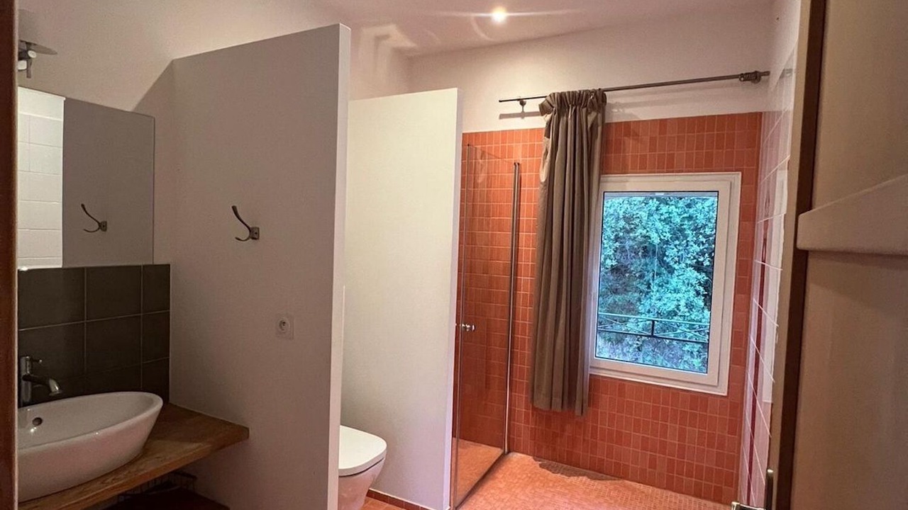 Photo of Bathroom in Le Thoronet