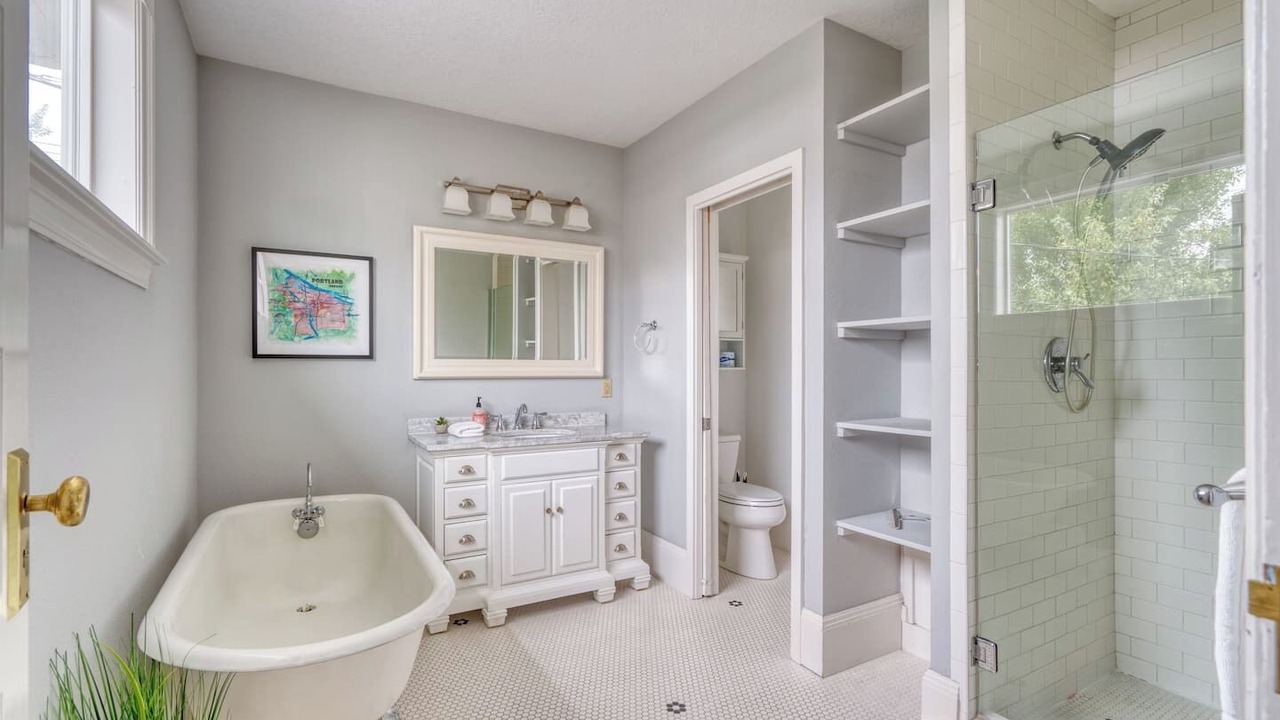 Photo of Bathroom in Alphabet Historic District