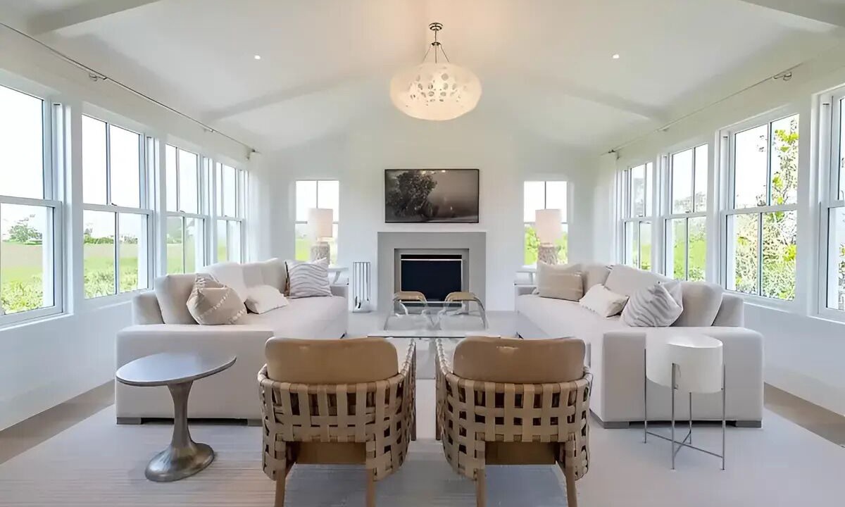 Photo of Livingroom in Brant Point