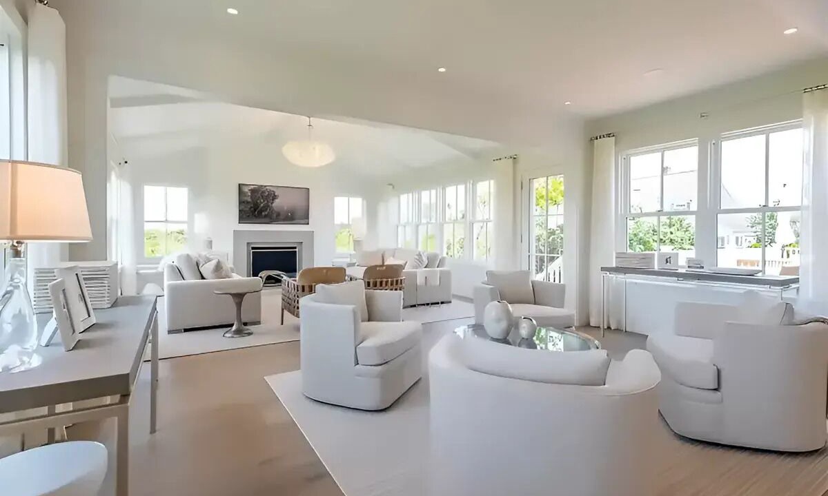Photo of Livingroom in Brant Point