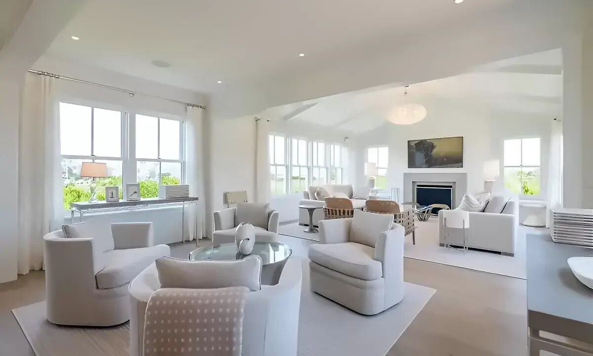 Photo of Livingroom in Brant Point