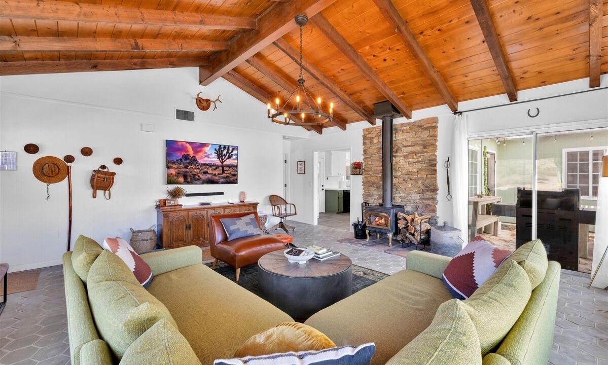 Photo of Livingroom in Morongo Valley