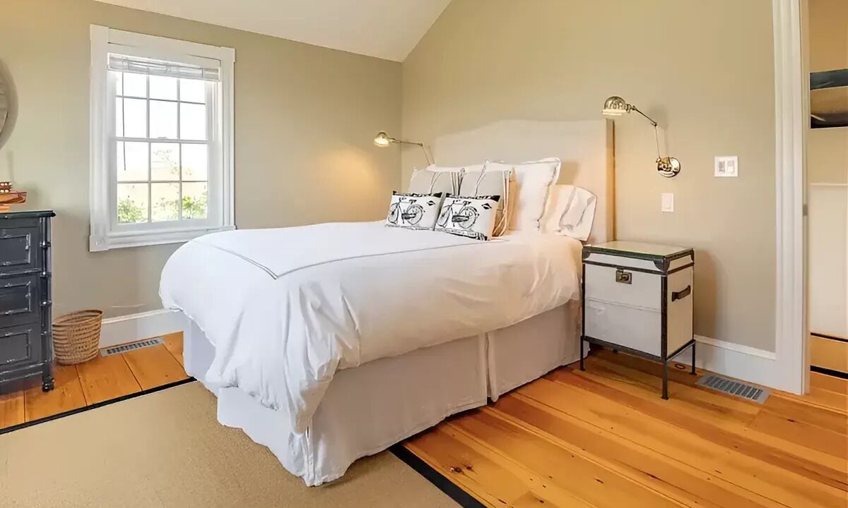 Photo of Bedroom in Tom Nevers