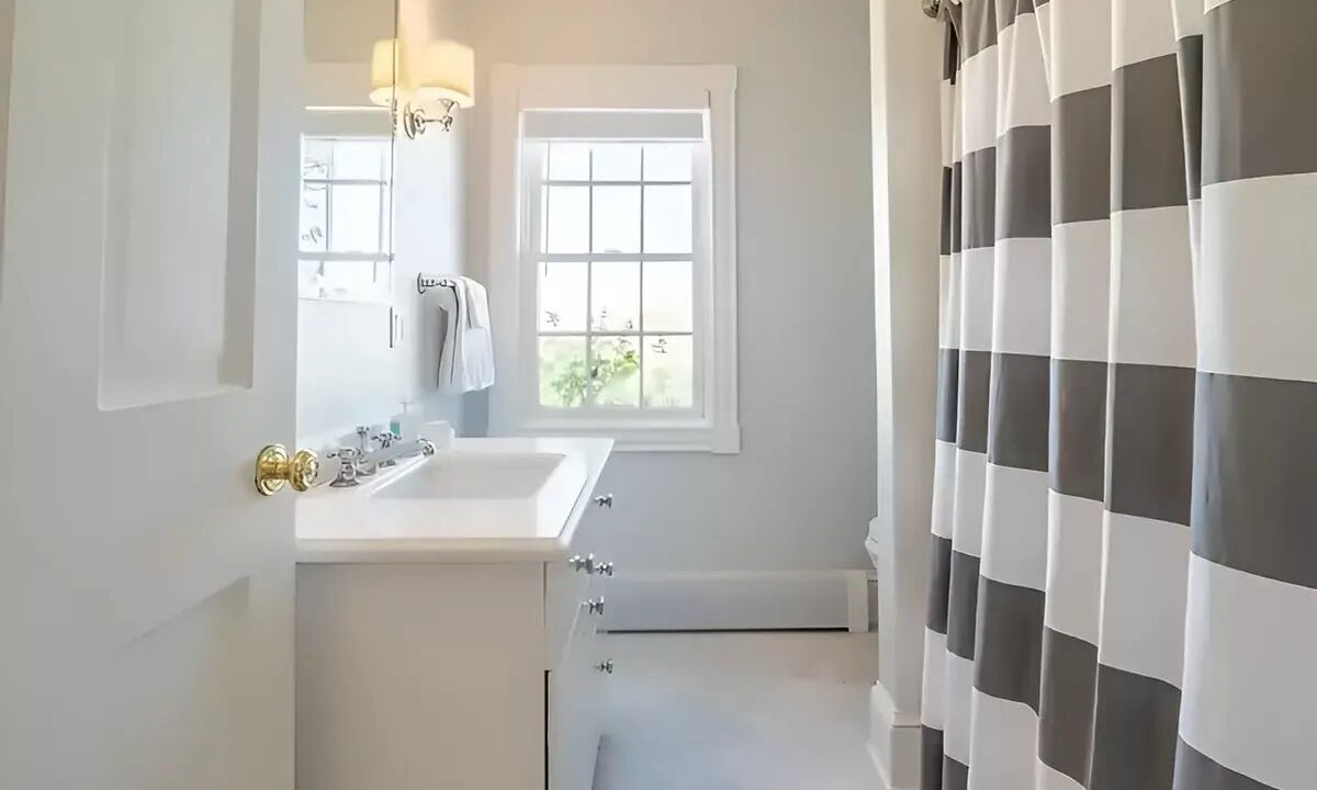 Photo of Bathroom in Tom Nevers