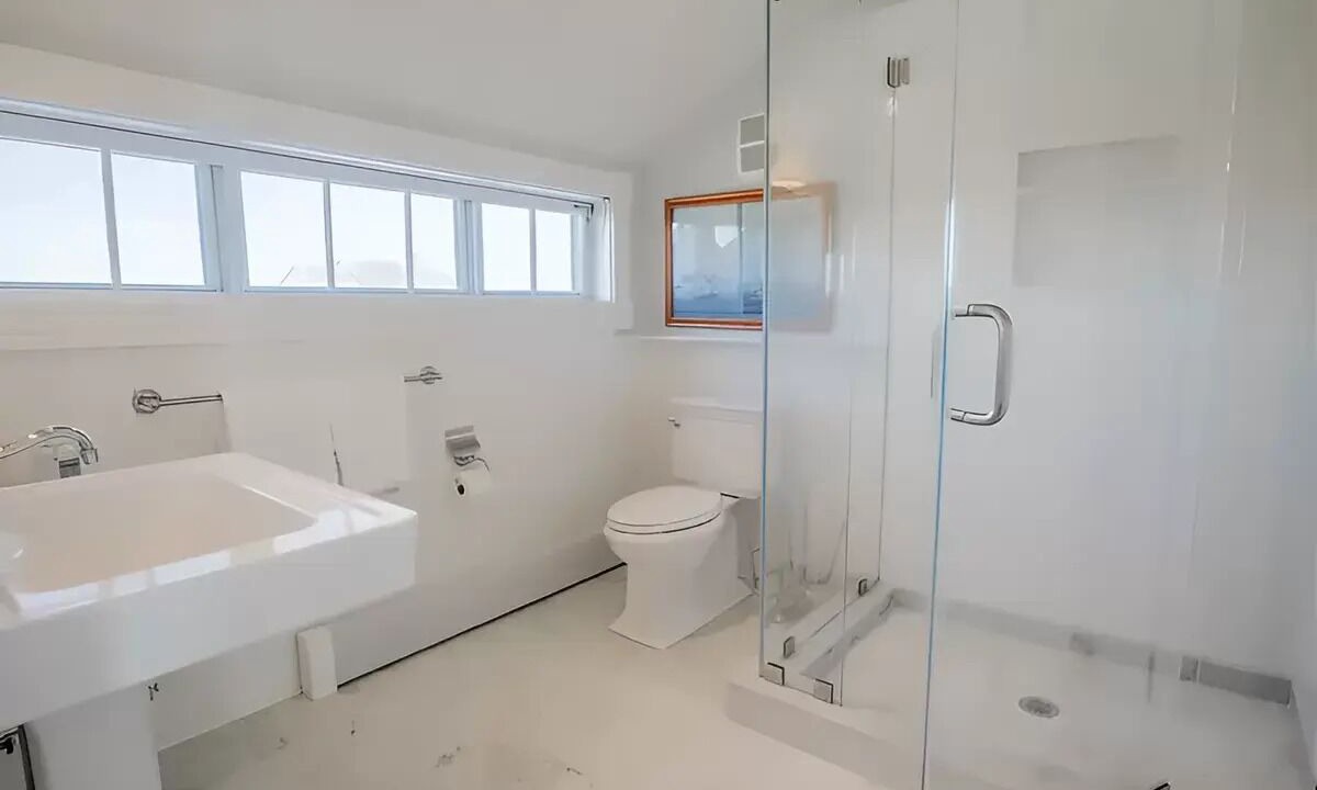 Photo of Bathroom in Tom Nevers