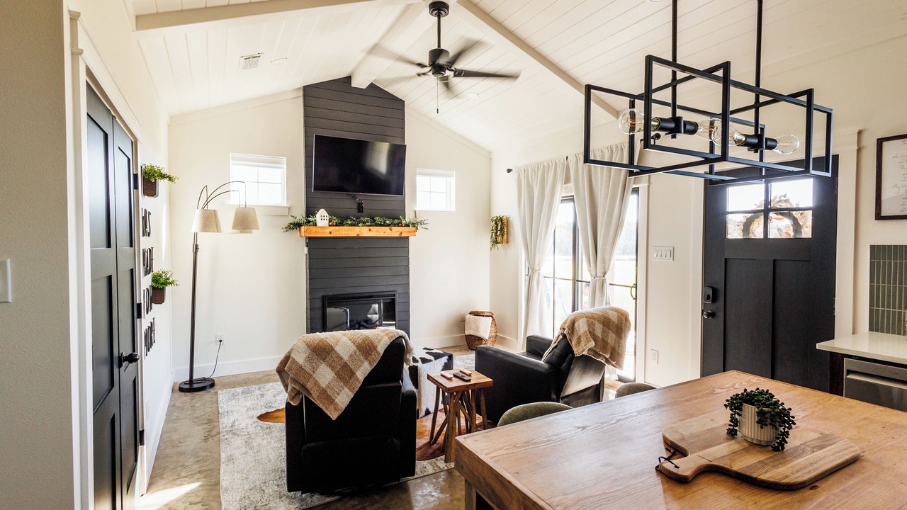 Photo of Livingroom in Hill County