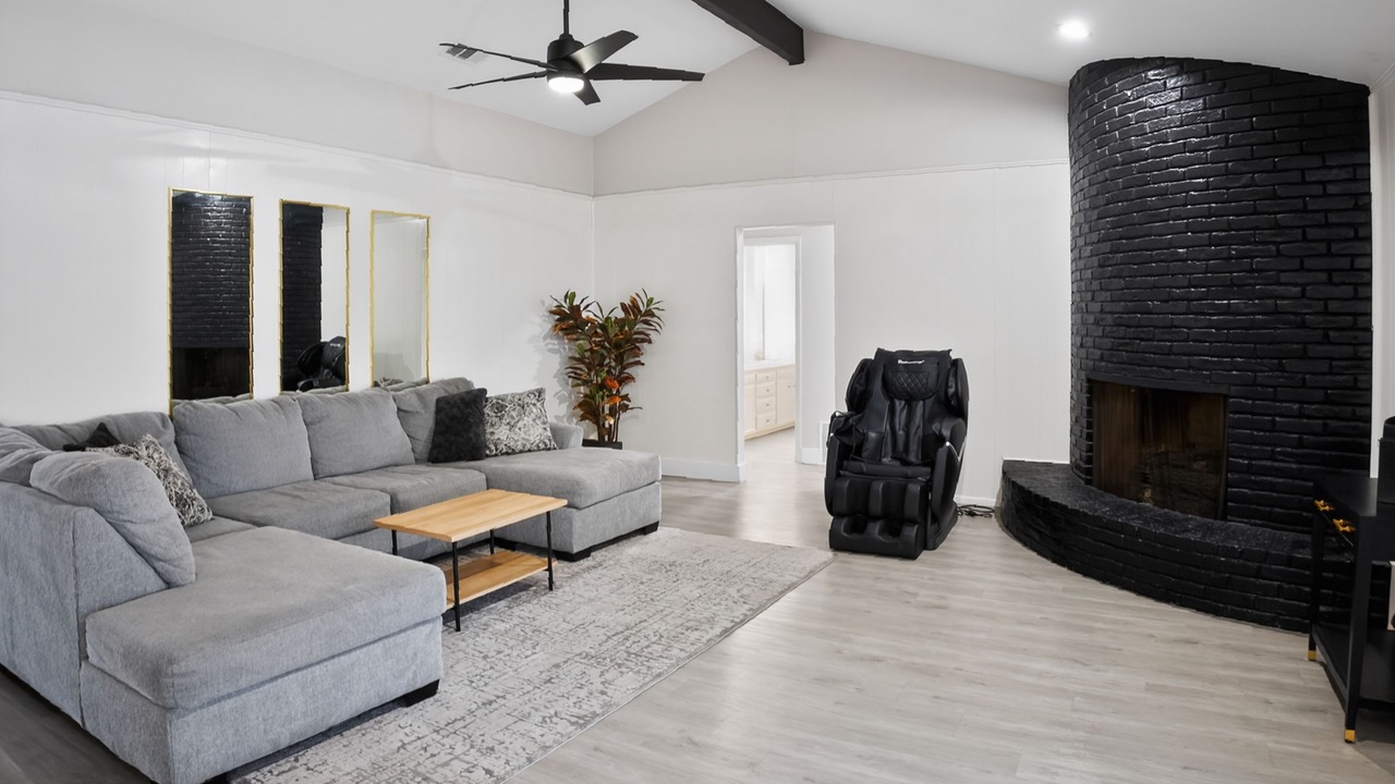 Photo of Livingroom in North Richland Hills