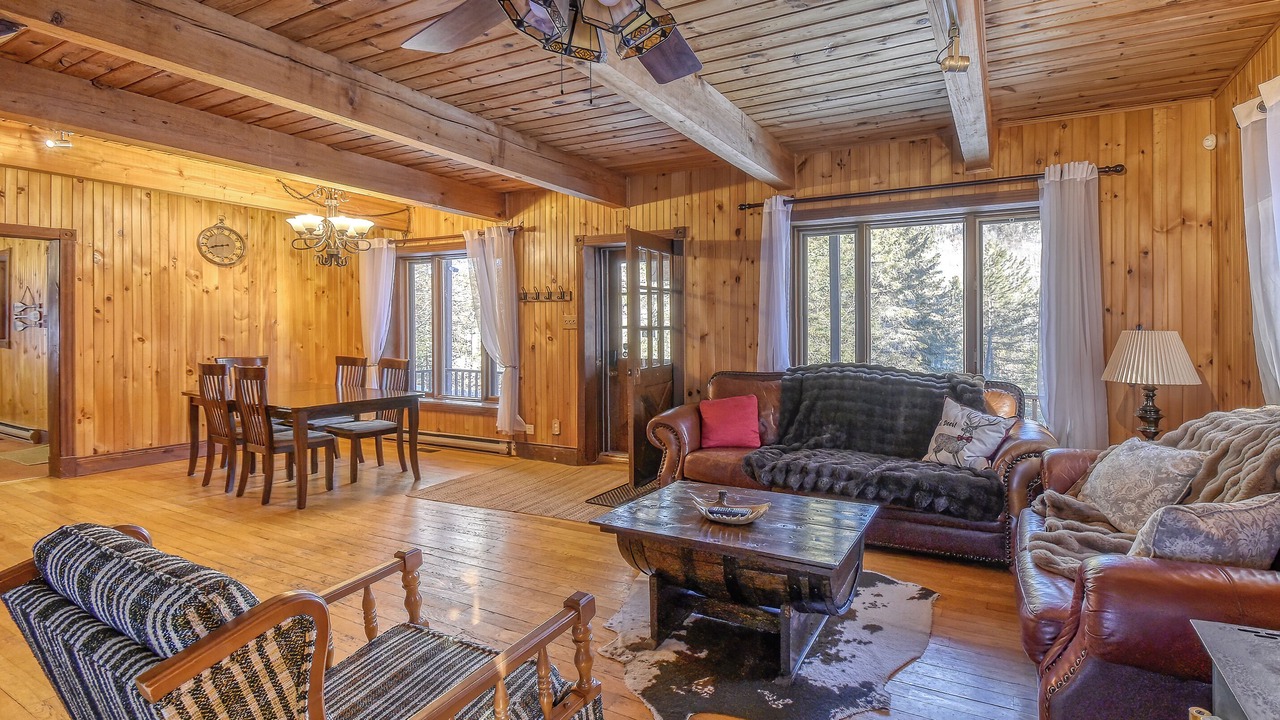 Photo of Livingroom in St-Adolphe-d'Howard