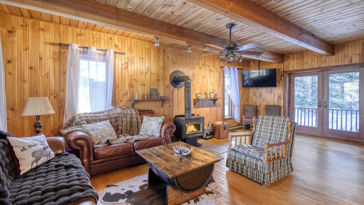 Photo of Livingroom in St-Adolphe-d'Howard