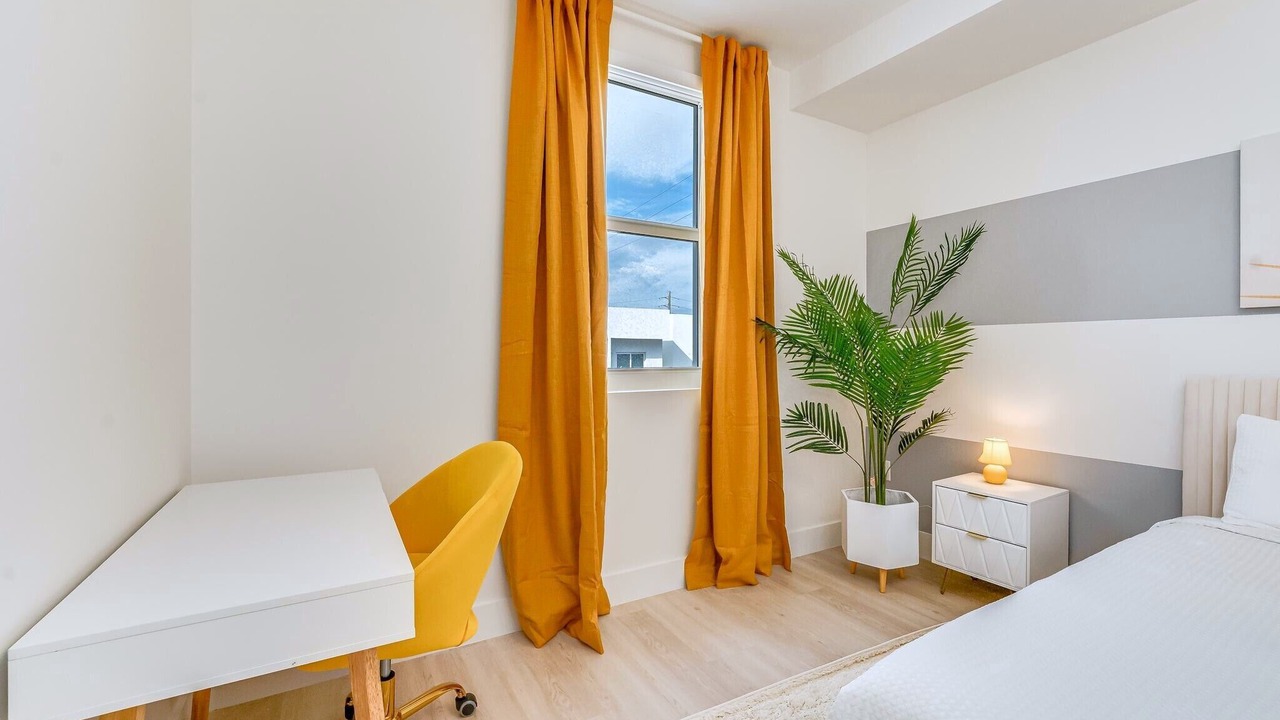 Photo of Bedroom in Hallandale Beach