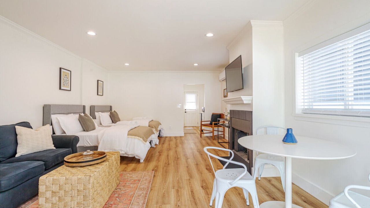 Photo of Bedroom in Valley Glen