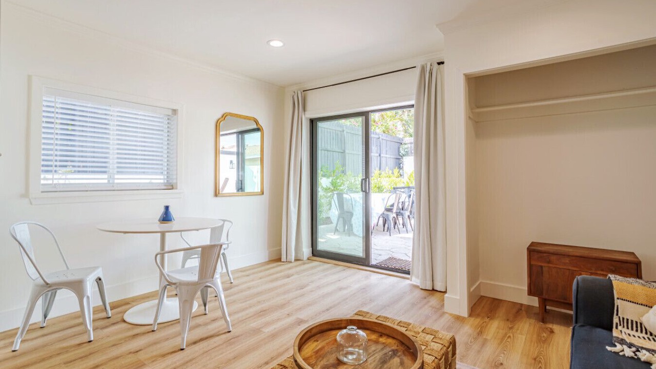 Photo of Livingroom in Valley Glen