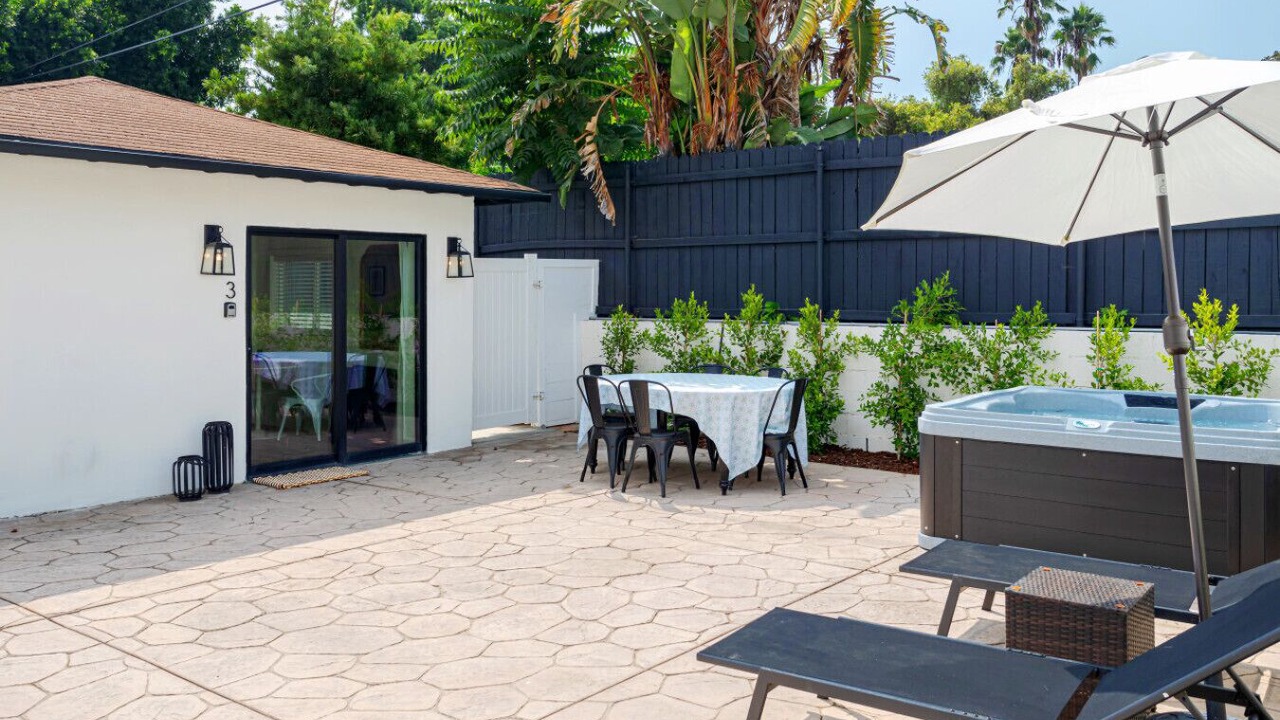 Photo of Outdoor in Valley Glen