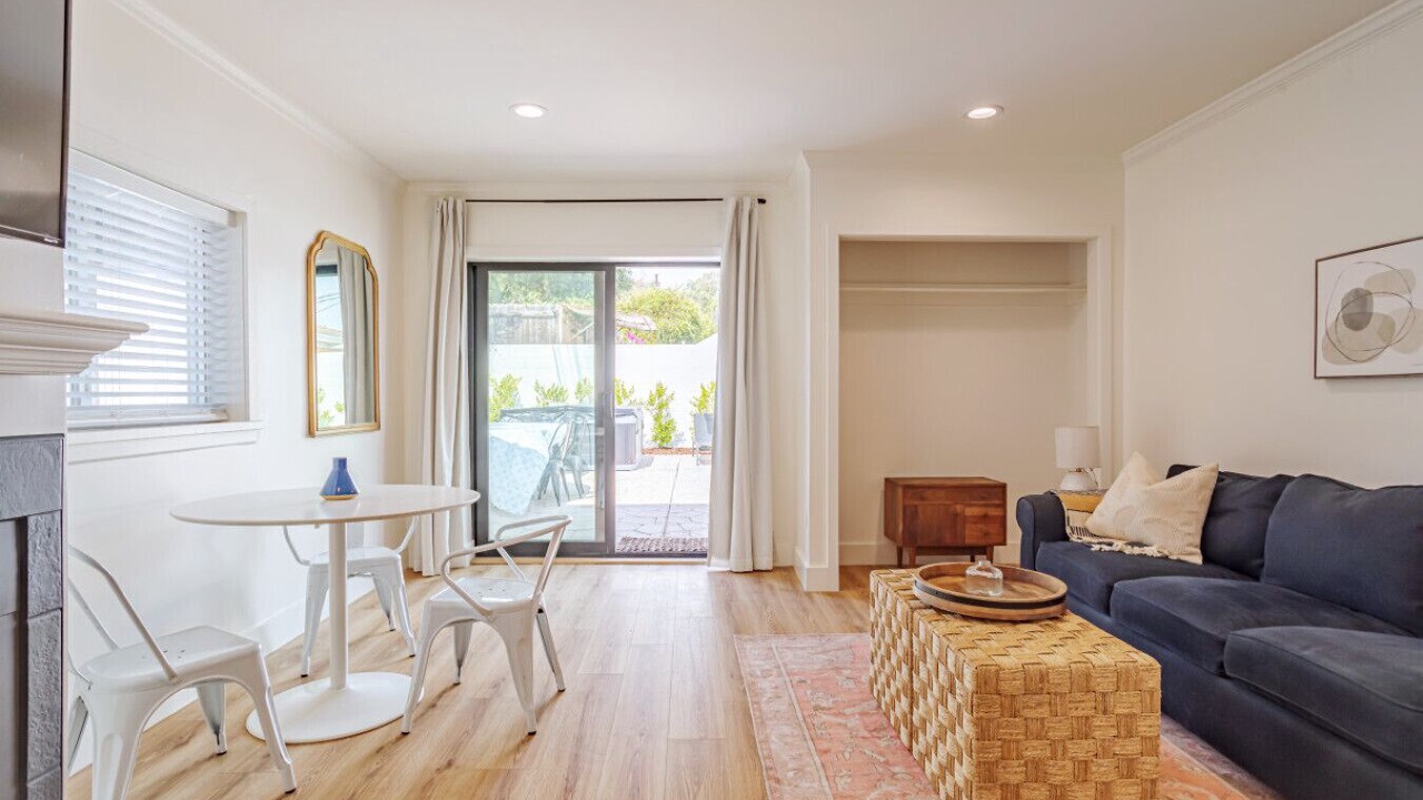 Photo of Livingroom in Valley Glen