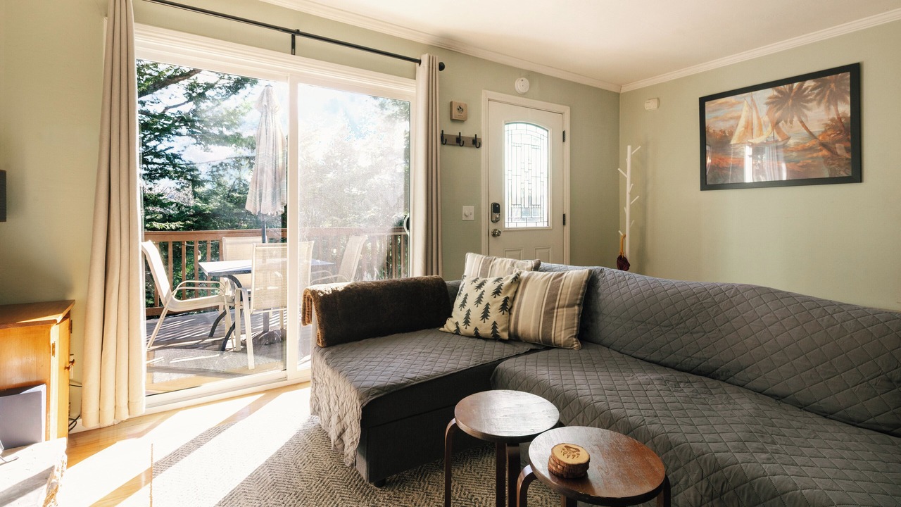 Photo of Livingroom in Arrowhead Villas