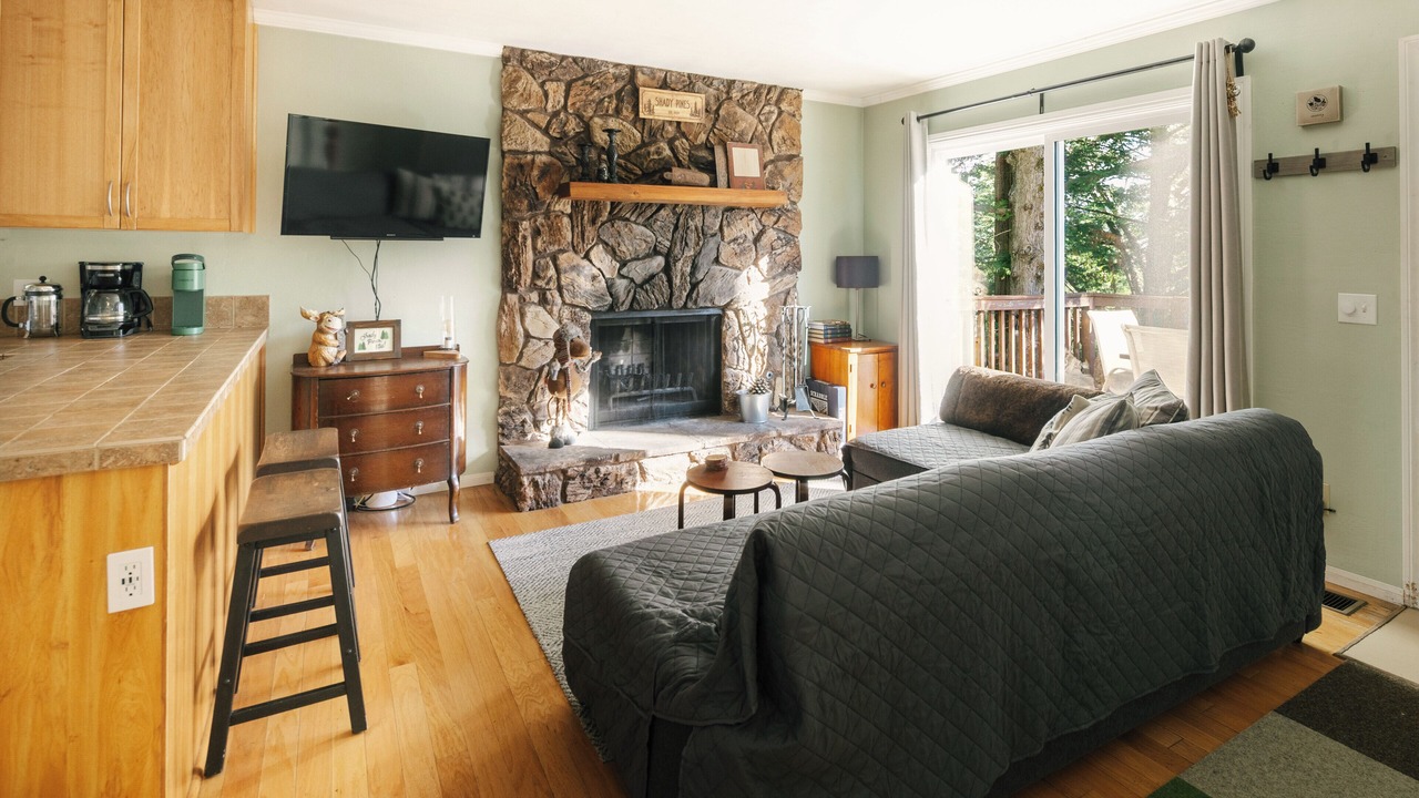 Photo of Livingroom in Arrowhead Villas