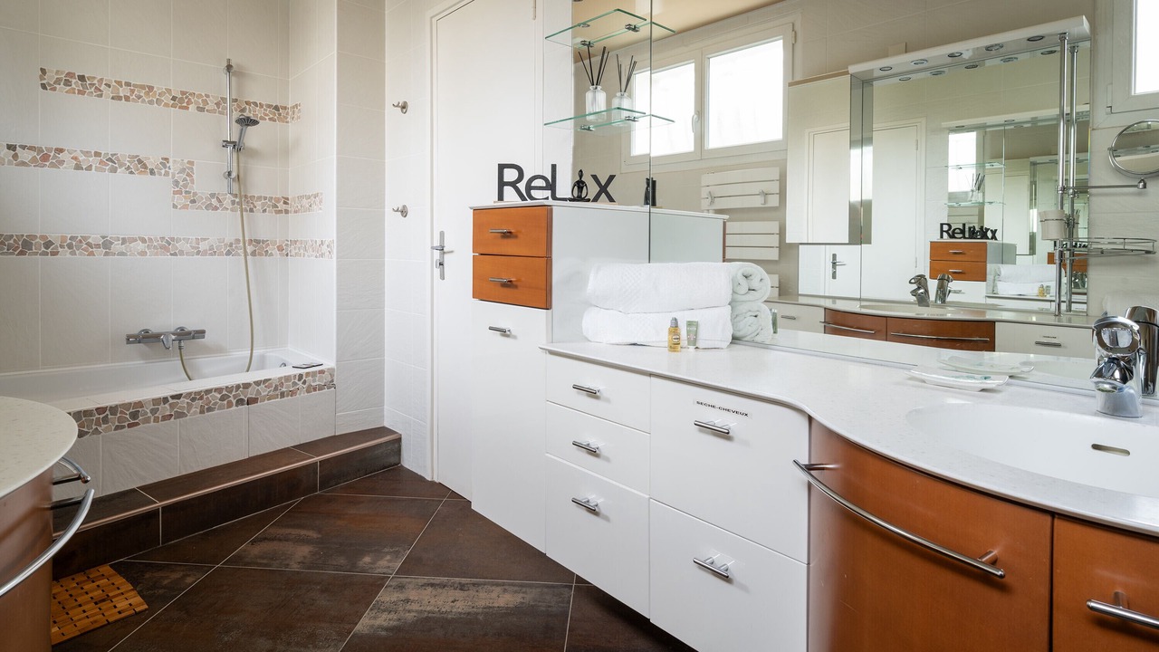 Photo of Bathroom in Vaires-sur-Marne
