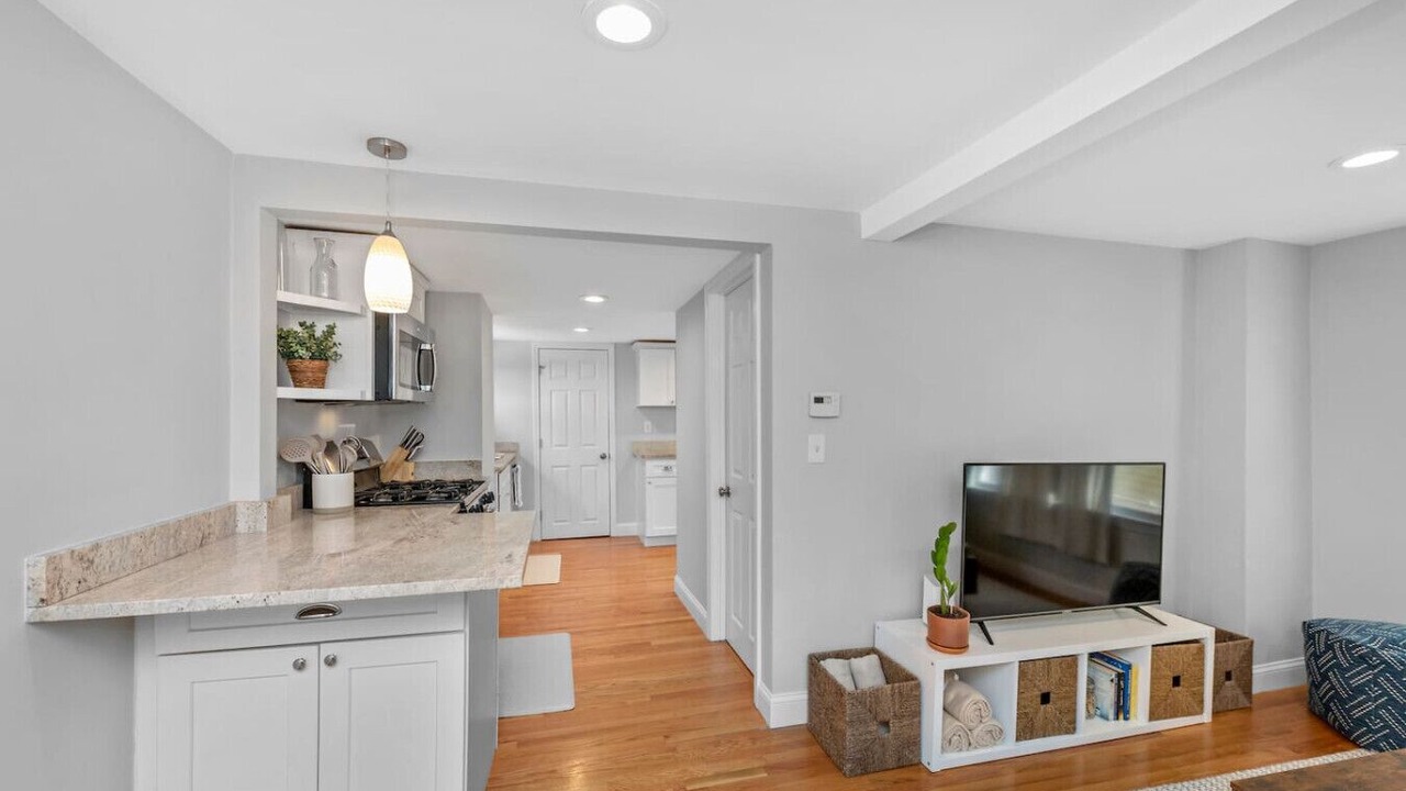 Photo of Others in Thompson Square - Bunker Hill