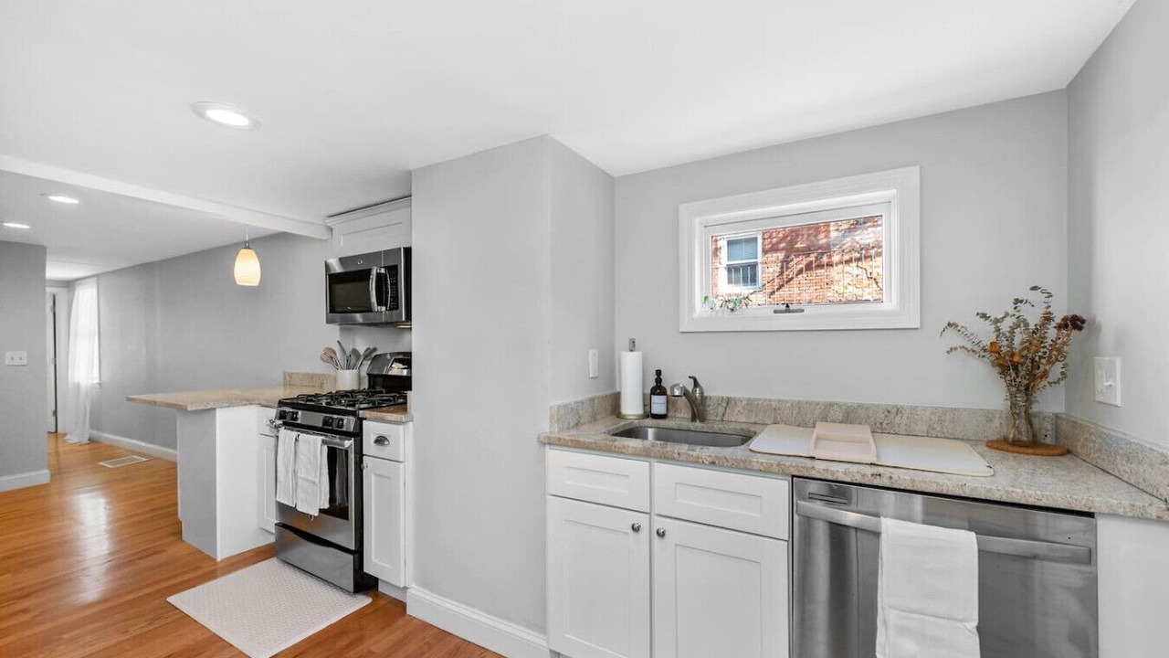 Photo of Kitchen in Thompson Square - Bunker Hill