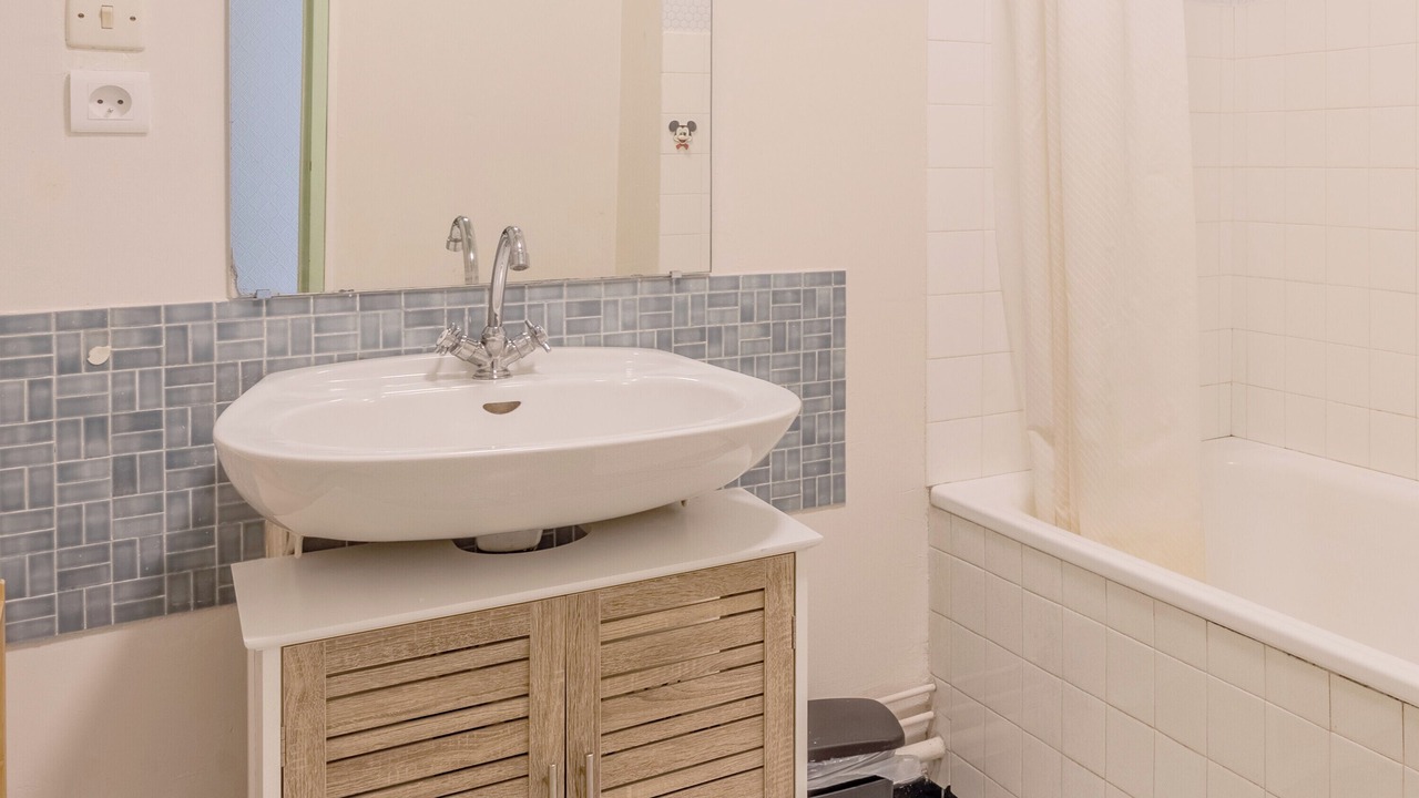 Photo of Bathroom in Sablons - Newton