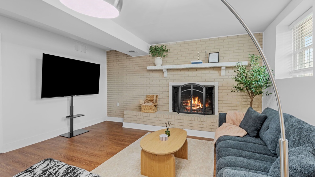 Photo of Livingroom in Sandy Springs