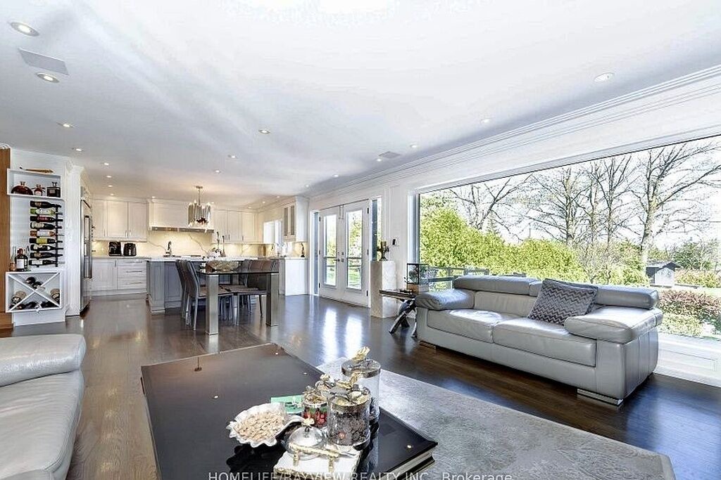 Photo of Livingroom in Richmond Hill