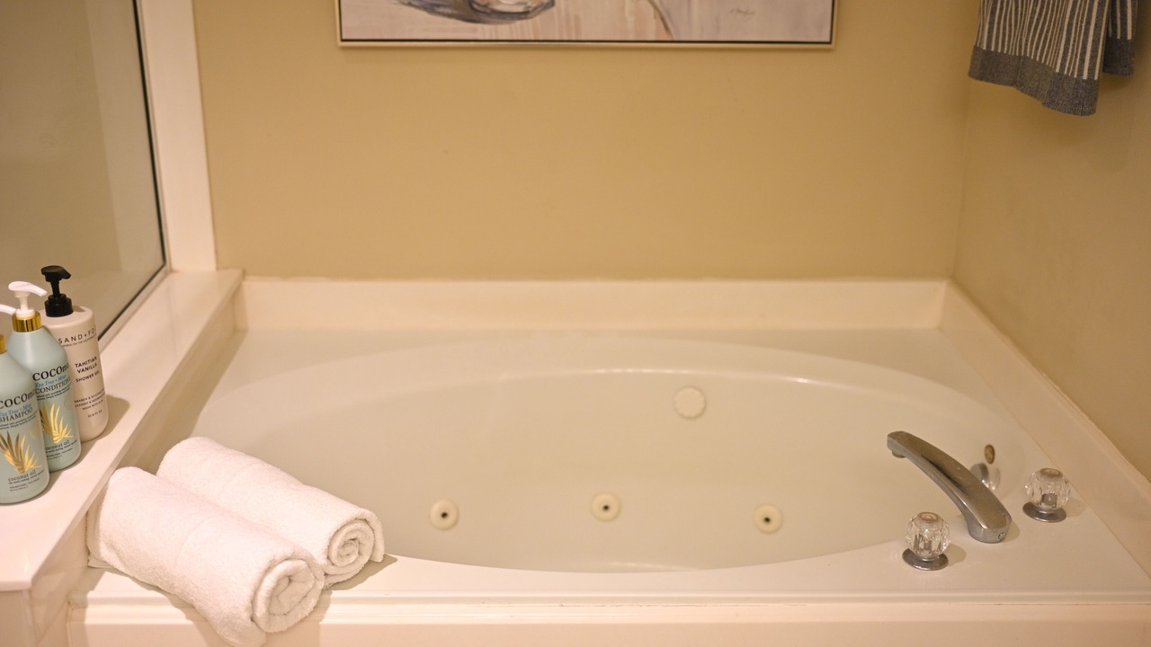 Photo of Bathroom in Alden Bridge