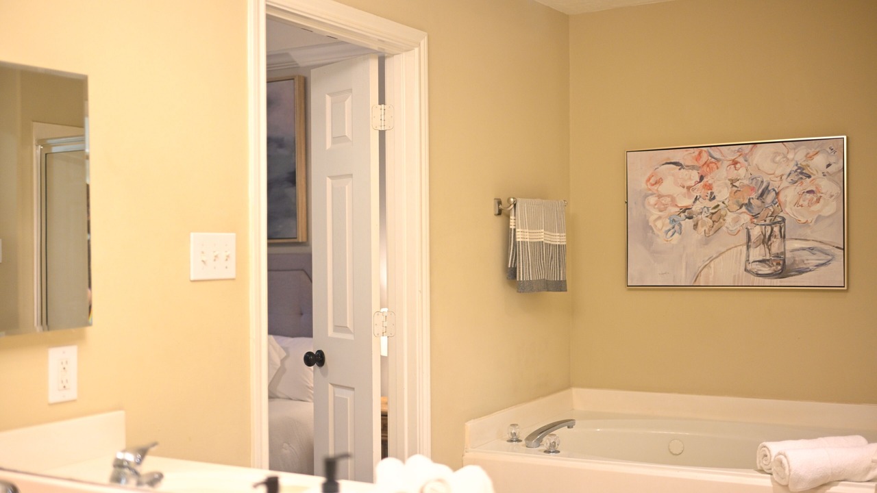 Photo of Bathroom in Alden Bridge