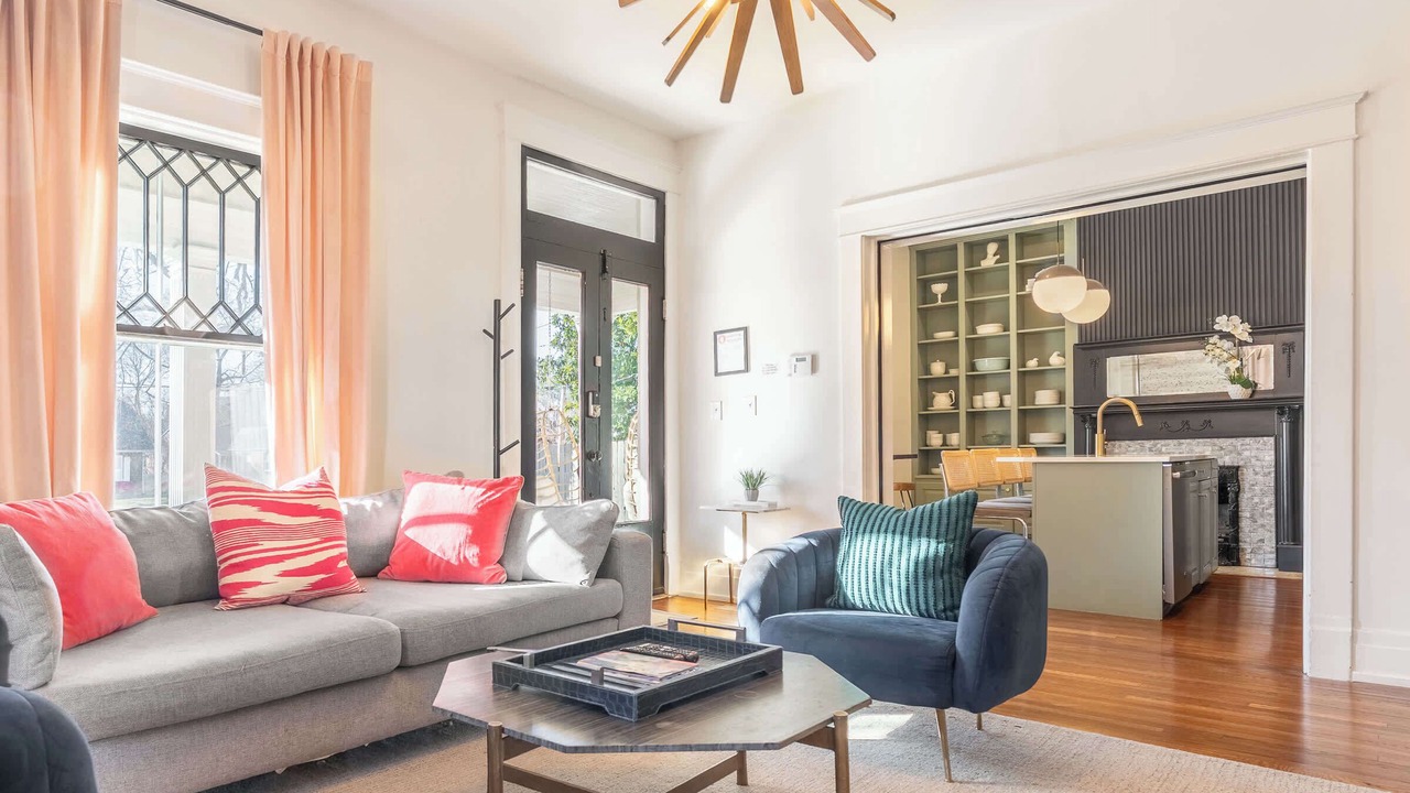 Photo of Livingroom in Historic Waverly