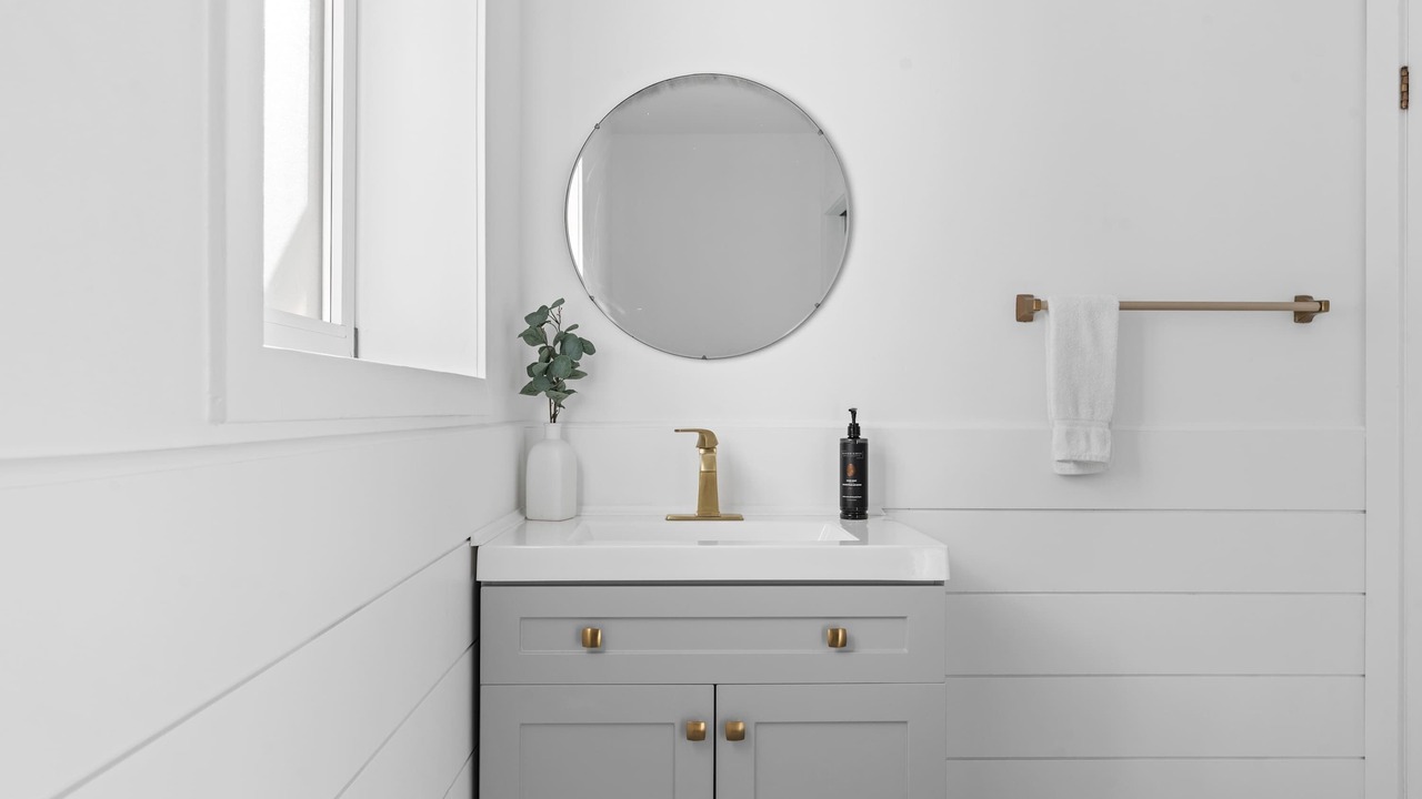 Photo of Bathroom in Utterson
