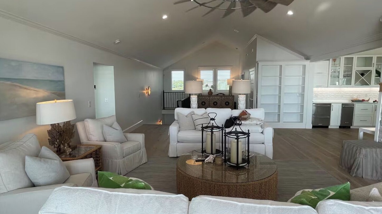 Photo of Livingroom in Pine Knoll Shores