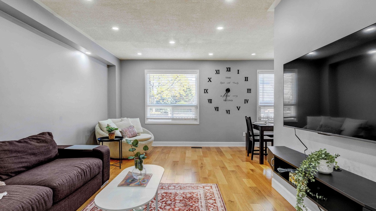 Photo of Livingroom in Oakville