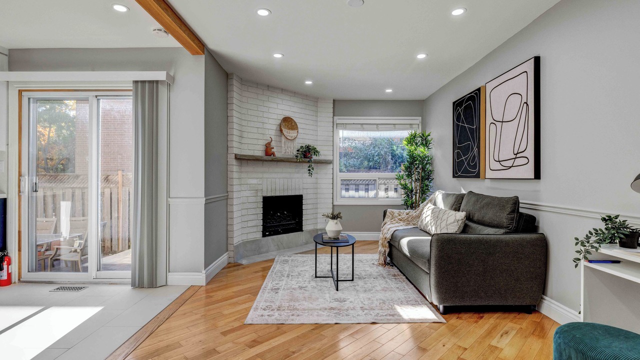 Photo of Livingroom in Oakville