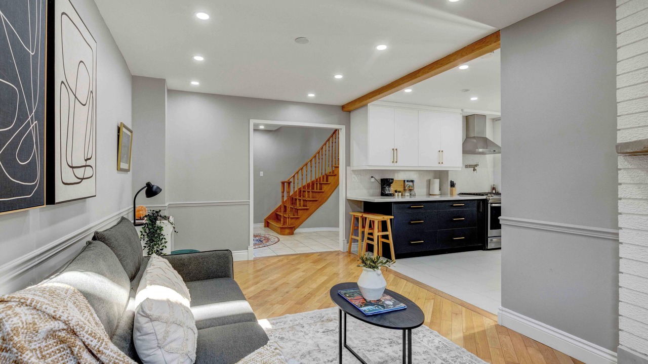 Photo of Livingroom in Oakville