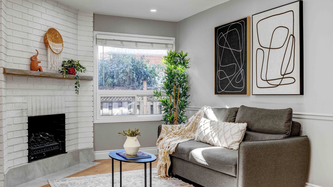 Photo of Livingroom in Oakville