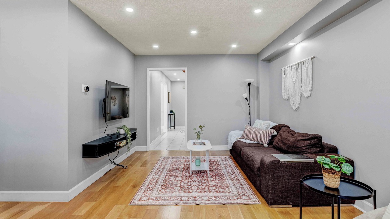 Photo of Livingroom in Oakville