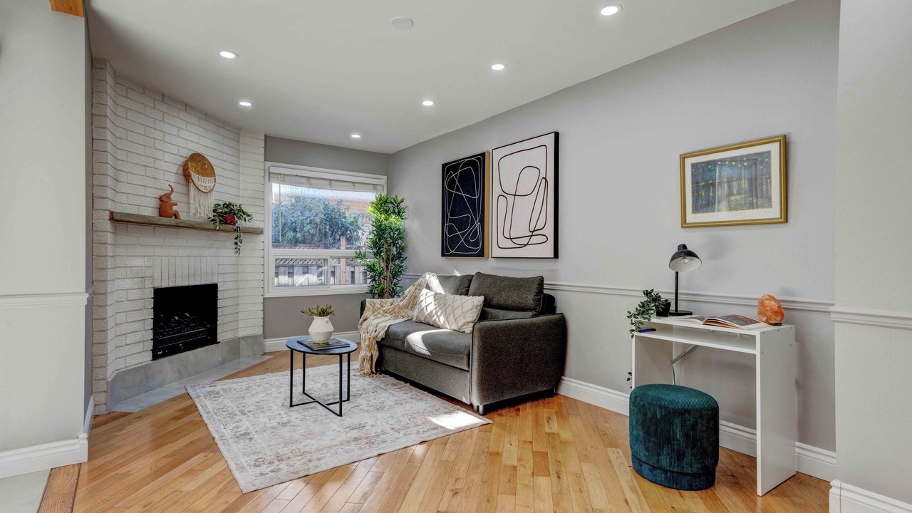 Photo of Livingroom in Oakville