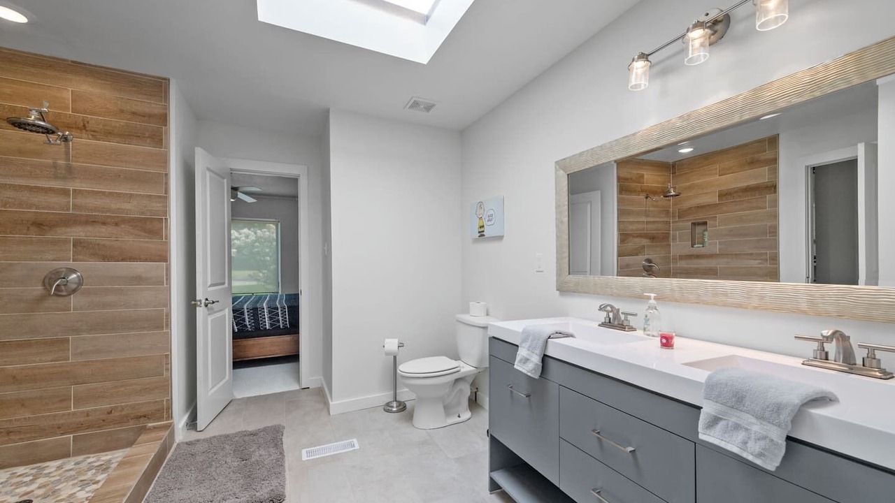 Photo of Bathroom in Central Arlington