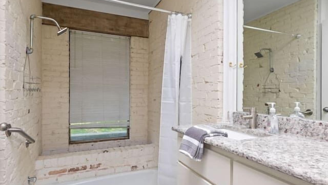 Photo of Bathroom in Central Arlington