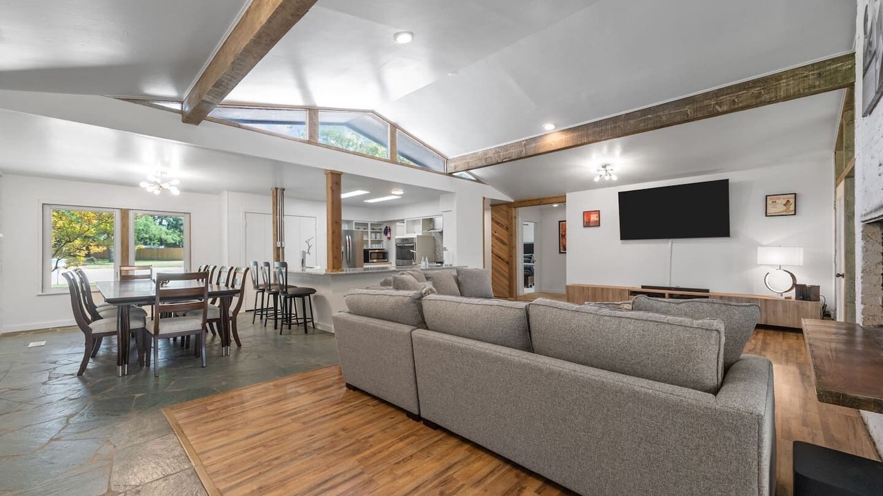 Photo of Livingroom in Central Arlington