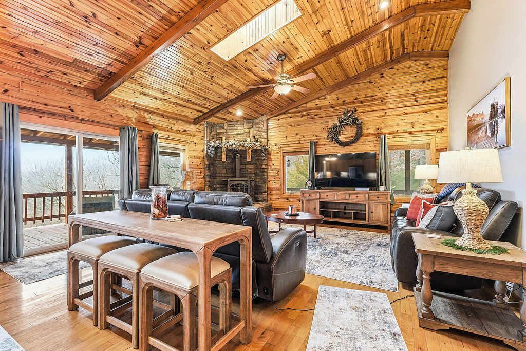Photo of Livingroom in Sylvan Shores
