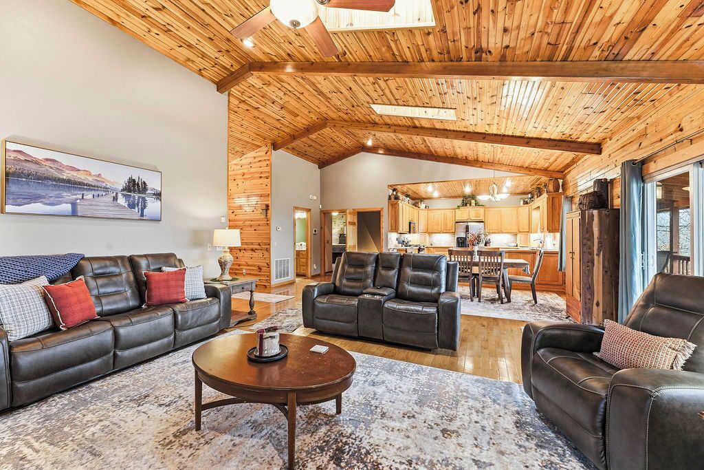Photo of Livingroom in Sylvan Shores