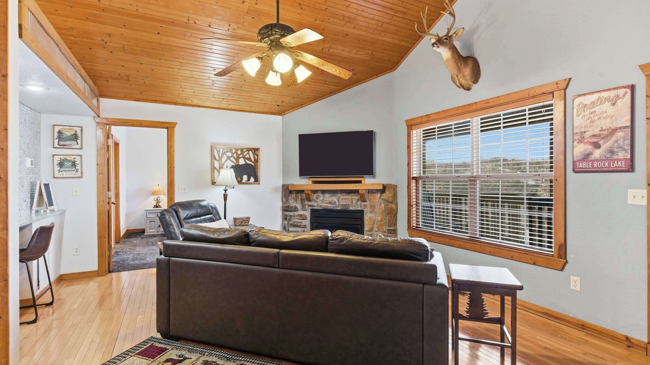 Photo of Bedroom in Reeds Spring