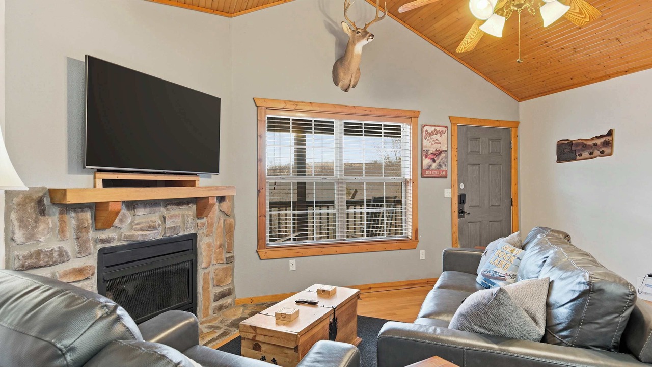 Photo of Bedroom in Reeds Spring
