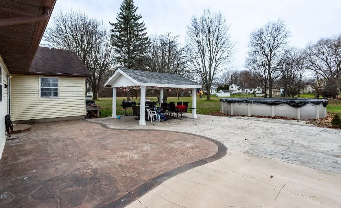 Photo of Patio Balcony in Gates-North Gates