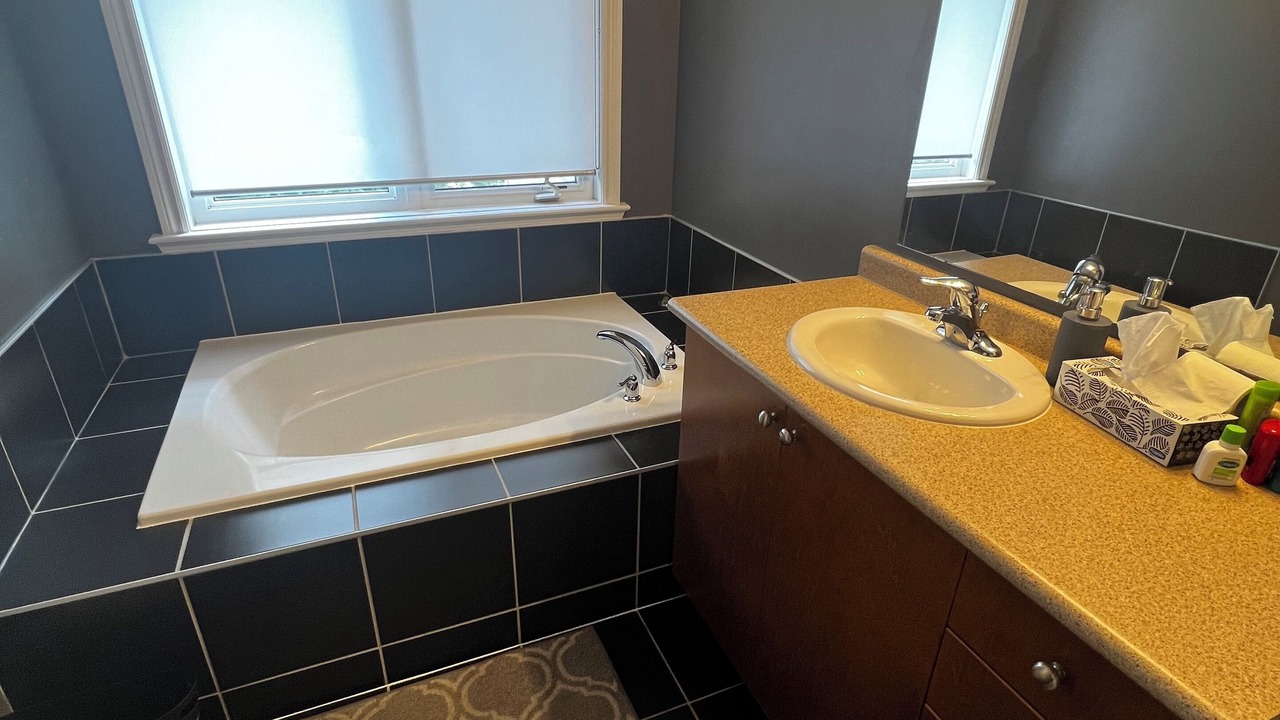 Photo of Bathroom in Stittsville - Basswood