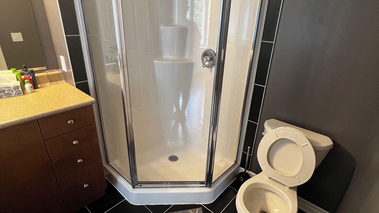 Photo of Bathroom in Stittsville - Basswood
