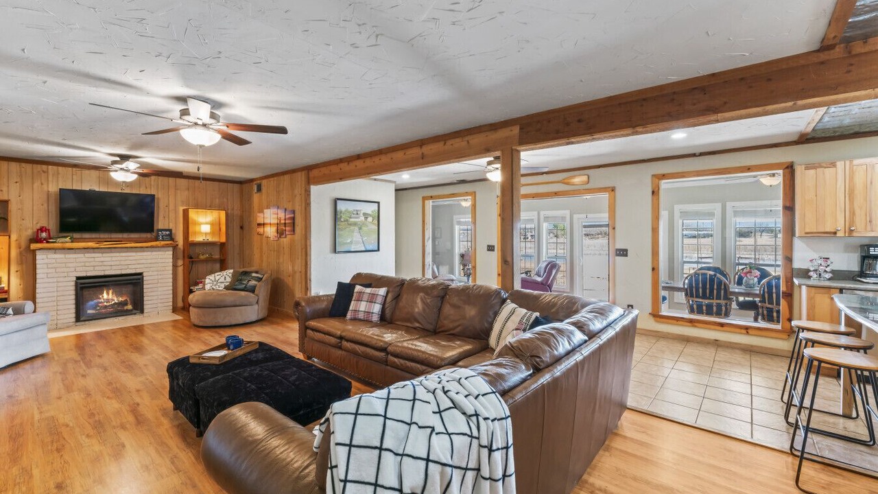 Photo of Livingroom in Sweetwater